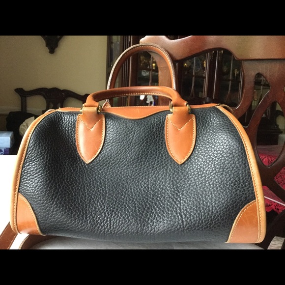 *SOLD* Dooney & Bourke AWL Large Satchel Shldr Bag Blk/Tn - Picture 4 of 16